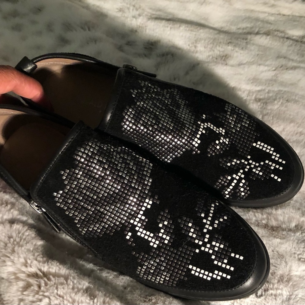 Donald J Pliner Shoes - Picture 4 of 11